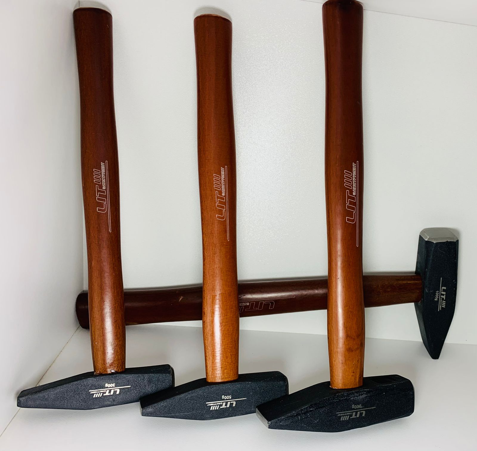 Молоток LIT с дерев.ручкой 300гр (1x60) |*